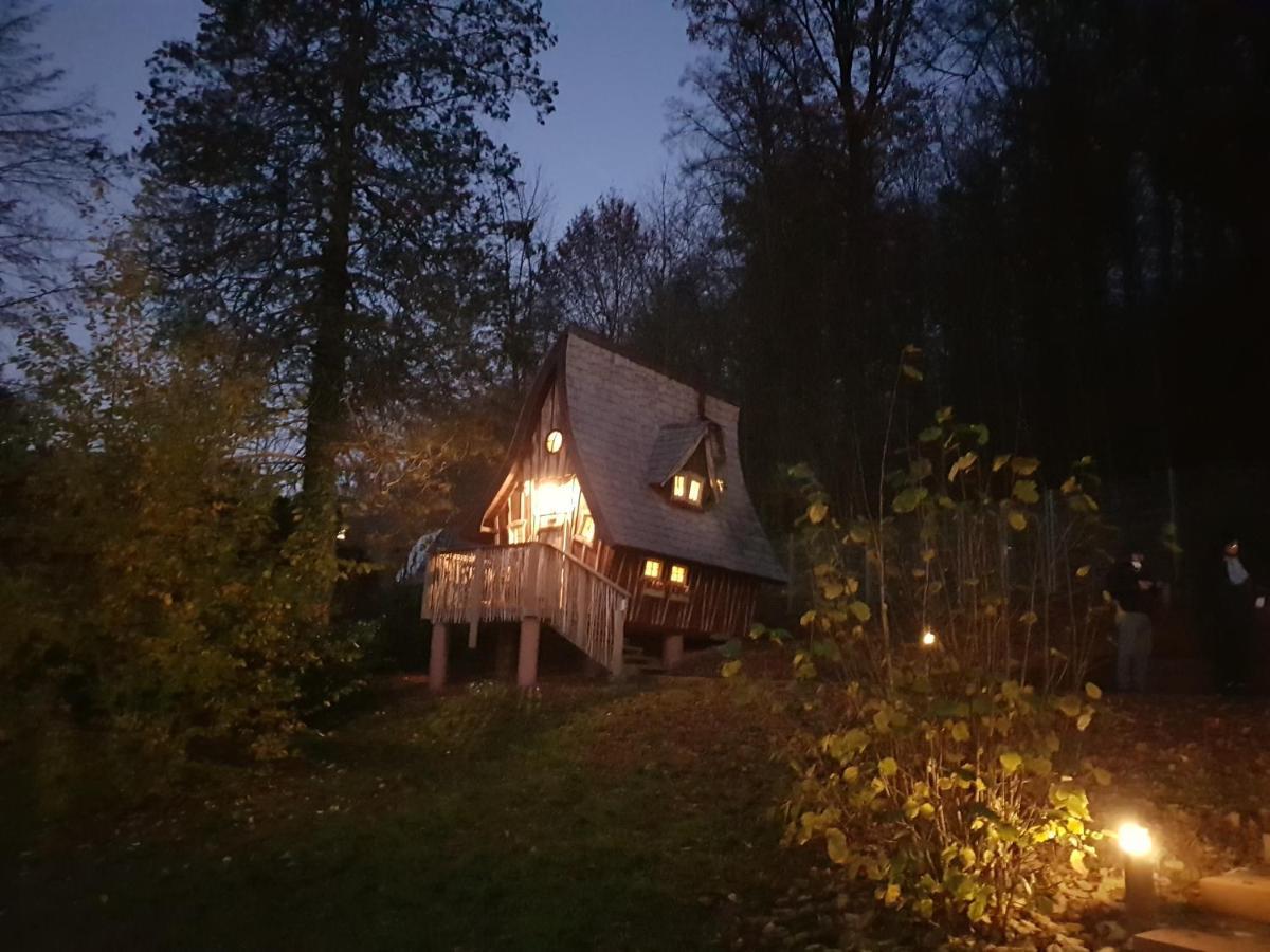 Hexenhaeuschen Am Waldrand Lodge